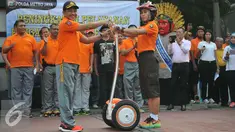 Kapolda Metro Jaya, Irjen Pol Tito Karnavian meluncurkan Satuan Segway Direktorat Pengaman Objek Vital di Bundaran HI, Jakarta, Minggu (13/9/2015). Sebanyak 7 segway baru dipakai untuk pengamanan jalannya car free day. (Liputan6.com/Gempur M Surya)