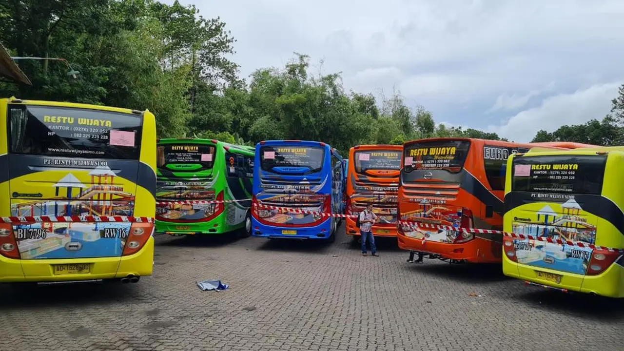 Kejaksaan Agung (Kejagung) menyita 17 unit bus dari tersangka SW (Sonny Widjaja) terkait kasus Perkara Tindak Pidana Korupsi Pengelolaan Keuangan dan Dana Investasi di PT. Asuransi Angkatan Bersenjata Republik Indonesia (ASABRI).
