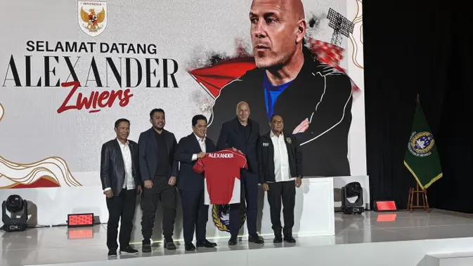    Alexander Zwiers: 7 Bisikan Erick Thohir untuk Timnas Garuda?   Erick Thohir & Zwiers: 11 Cara Baru Dukung Timnas Indonesia!   
