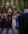 Semenatara itu, suaminya Kate Prince William mengenakan setelan jas hitam yang kompak dengan kedua putranya. Sementara itu, Putri Charlotte mengenakan dress coat maroon. [@princeandprincessofwales]