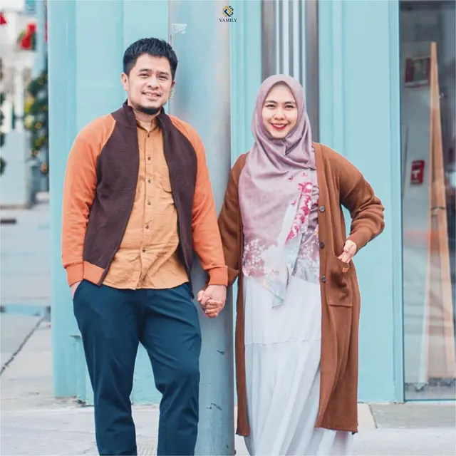 7 Potret Oki Setiana Dewi dan Suami yang Jarang Tersorot, Mesra Banget
