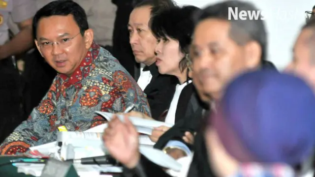 NEWS FLASH: Giliran Ahok Jalani Pemeriksaan di Sidang Ke-17 Hari Ini
