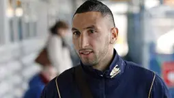 Bek Portsmouth asal Aljazair, Nadir Belhadj tiba di Bandara Southampton, 26 Februari 2010 jelang laga lanjutan EPL melawan Burnley. AFP PHOTO / GLYN KIRK 