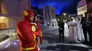 Karakter Flash, Wonder Woman dan Superman terlihat dipajang di taman hiburan Warner Bros, Abu Dhabi, 18 April 2018. Abu Dhabi berencana membuka taman hiburan Warner Bros senilai USD1 miliar (Rp14 triliun) pada Juli mendatang. (AP/Kamran Jebreili)