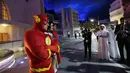 Karakter Flash, Wonder Woman dan Superman terlihat dipajang di taman hiburan Warner Bros, Abu Dhabi, 18 April 2018. Abu Dhabi berencana membuka taman hiburan Warner Bros senilai USD1 miliar (Rp14 triliun) pada Juli mendatang. (AP/Kamran Jebreili)