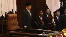 Wakil Presiden Jusuf Kalla saat menghadiri pelantikan anggota DPR, MPR, dan DPD di Kompleks Parlemen, Jakarta, Selasa (1/10/2019). Para wakil rakyat yang terpilih dalam Pemilihan Umum 2019 dilantik hari ini. (Liputan.com/JohanTallo)