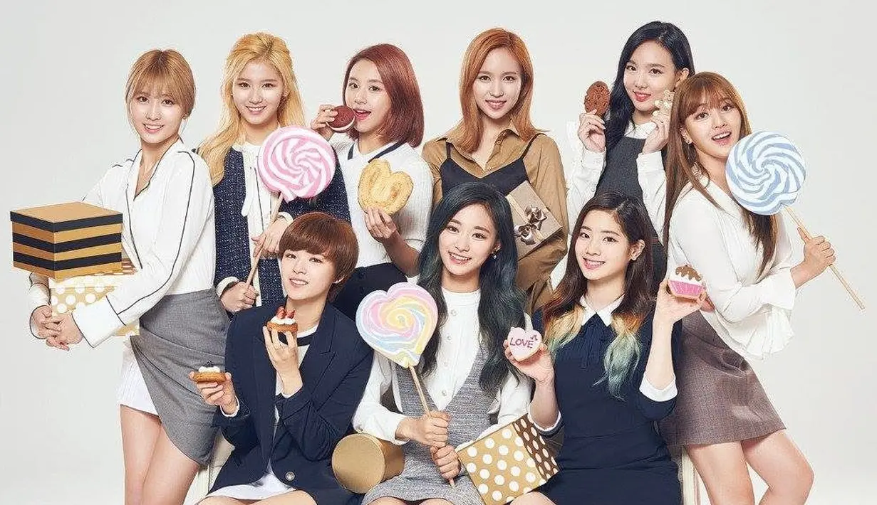 Walaupun baru dua tahun berkiprah, namun Twice sudah pernah menggelar tur pada 2017. Tur yang bertajuk Twice 1st Tour: Twicelnd - The Opening ini berlangsung pada 17 Februari - 18 Juni 2017. (Foto: Soompi.com)