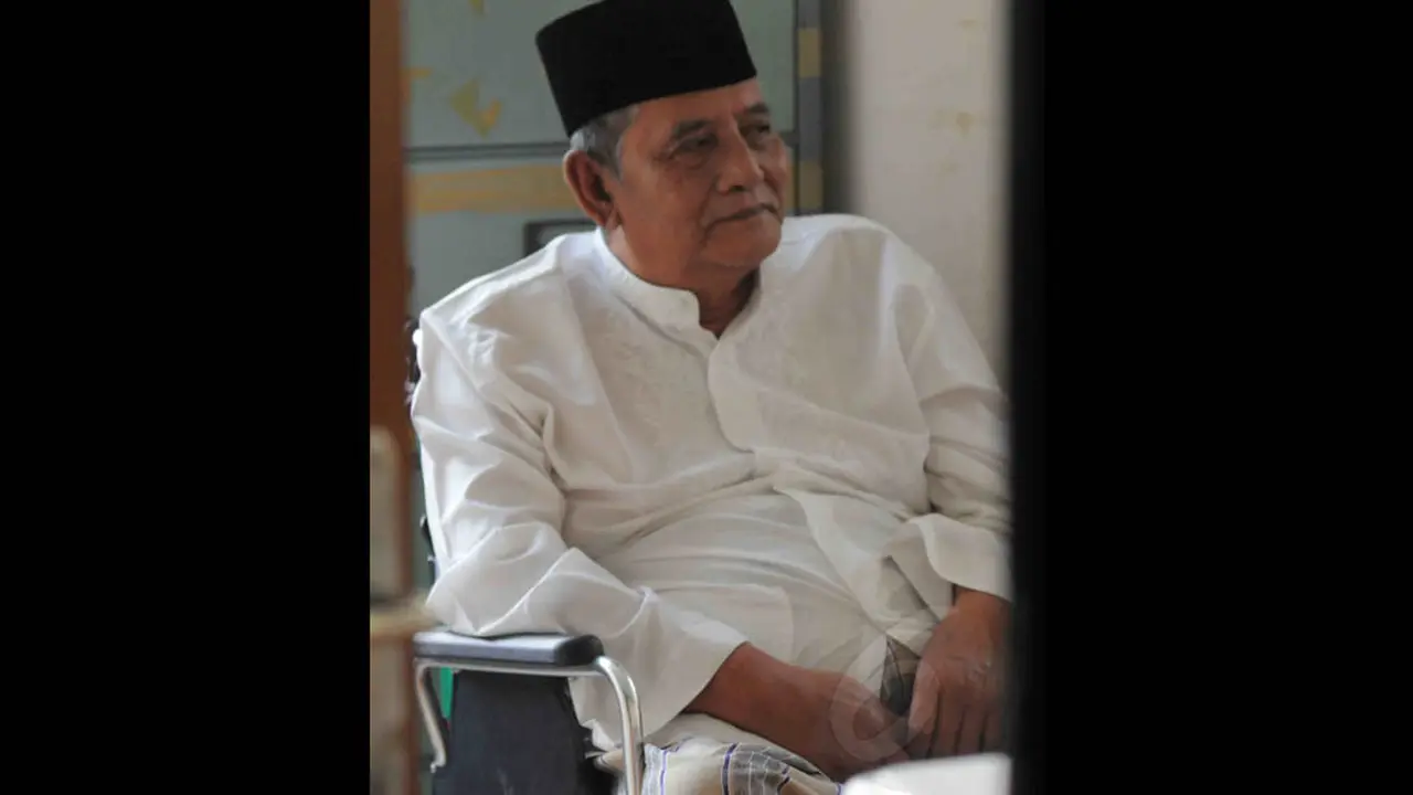 Jadi Saksi, Mertua Anas Urbaningrum Pakai Kursi Roda