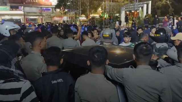kericuhan di alun alun Pati