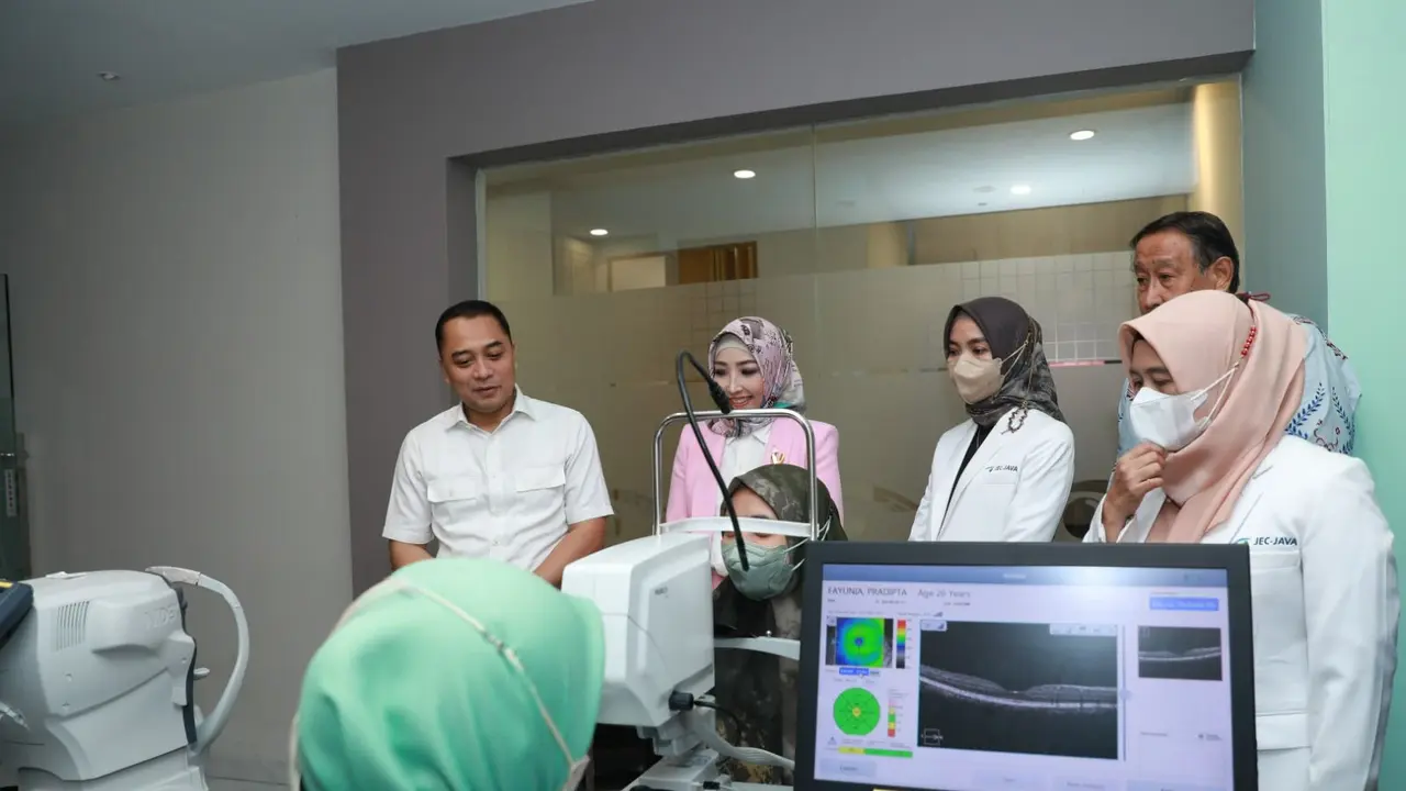 Eri Cahyadi meninjau JEC-JAVA @Surabaya lokasi operasi katarak gratis untuk warga Surabaya. (Istimewa)