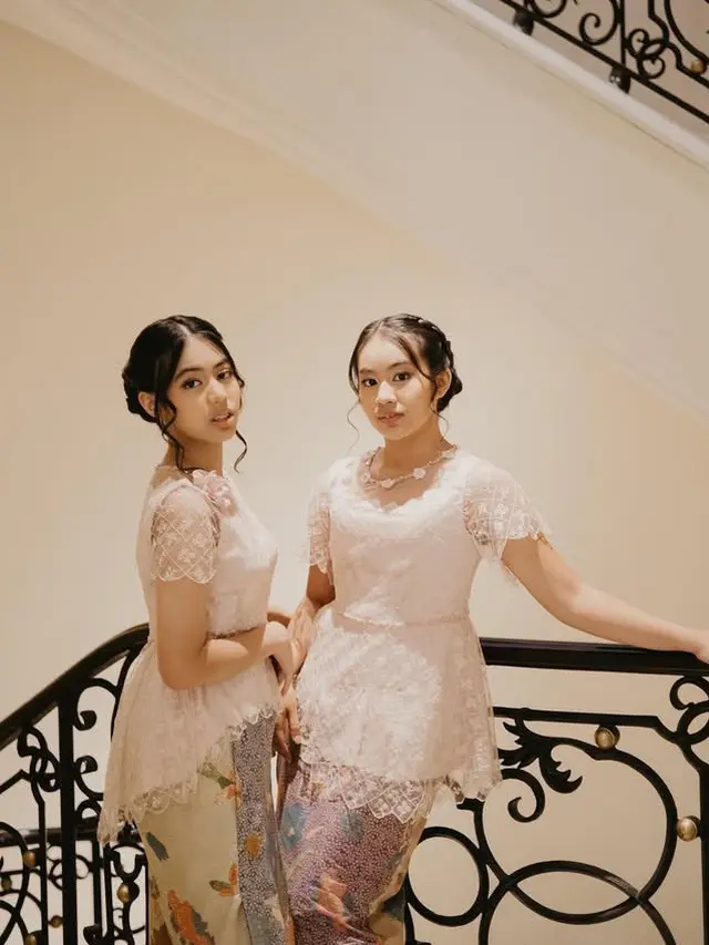 Pesona Kedua Adik Namira Adjani Putri Alya Rohali saat Acara Lamaran.