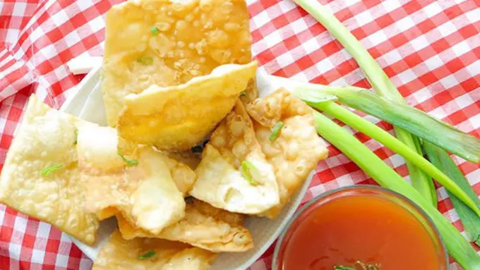 Pangsit goreng renyah jadi idola/copyright YouTube.com/Yuda Bustara