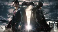 Batman v Superman: Dawn of Justice tengah merajalela. Kira-kira, lebih seksi Ben Affleck atau Henry Cavill?