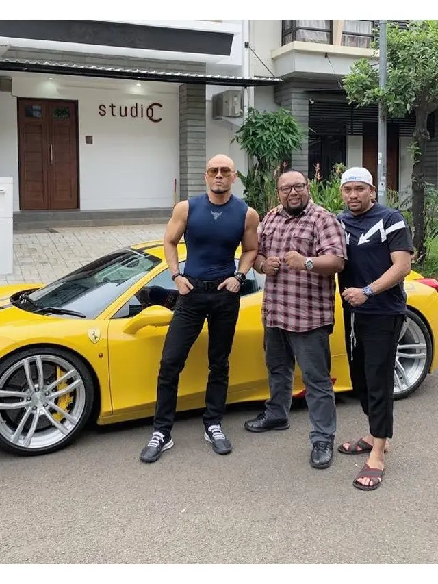 7 Potret Ahmad Sahroni Dengan Mobil Mewah Dijuluki Crazy Rich Tanjung