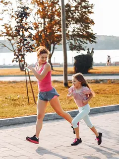 Berlari, olahraga yang mudah dilakukan oleh anak-anak/copyright freepik/proostoleh