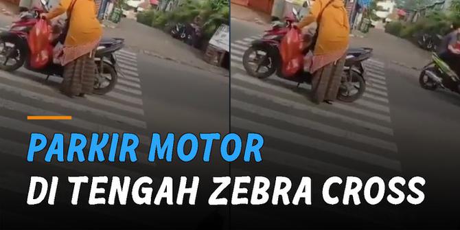 VIDEO: Duh, Emak-Emak Nekat Parkir Motor di Tengah Zebra Cross