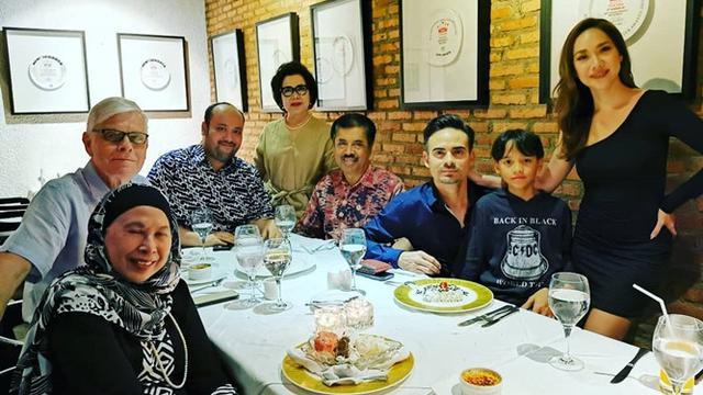 Hasil gambar untuk Emmy Syarif Ibu BCL