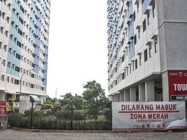 Suasana sepi tempat isolasi terpusat Rusun Nagrak Cilincing pasca ditutup sementara, Rabu (1/9/2021). Kepala Humas RSDC Wisma Atlet Kemayoran Kolonel Mintoro Sumego mengatakan tempat isolasi terpusat Rusun Nagrak Cilincing dan Rusun Pasar Rumput ditutup sementara. (merdeka.com/Iqbal S. Nugroho)