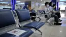 Aktivitas layanan keimigrasian di Kantor Imigrasi Kelas I TPI Jakarta Timur, Senin (15/6/2020). Direktorat Jenderal Imigrasi mulai kembali membuka layanan kantor imigrasi di seluruh Indonesia setelah memberlakukan pembatasan pelayanan sejak 24 Maret 2020 akibat Covid-19. (merdeka.com/Iqbal S Nugroho