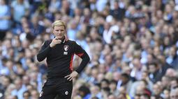 Pelatih Bournemouth, Eddie Howe adalah yang termuda pada jajaran pelatih klub Premier League. Howe lahir di Amersham, Inggris 29 Noveber 1977 (40 tahun). Debut Howe di Premier League pada Agustus 2015. (AFP/ Paul Ellis)