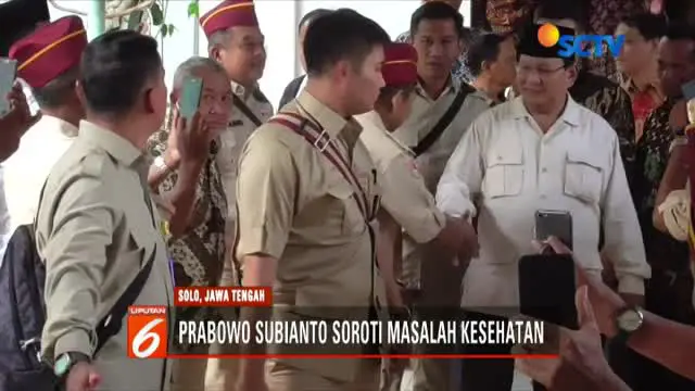 Kehadiran Prabowo disambut simpatisan dan pendukungnya yang sudah menunggu di lokasi acara.