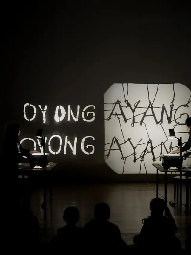 Foto Sirkus di Tanah Pengasingan: Oyong-oyong Ayang-ayang yang dibawakan oleh Jumaadi dan The Shadow Factory