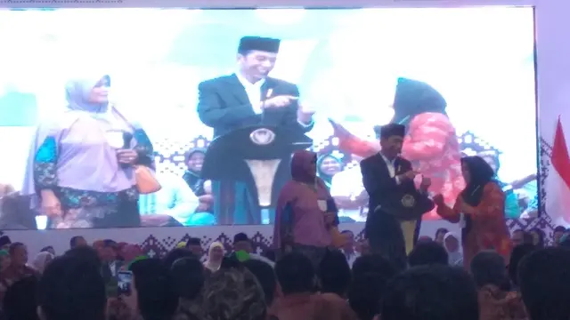 Presiden Joko Widodo (Jokowi), menyambangi Pondok Pesantren Miftahul Huda, di Kecamatan Manonjaya, Tasikmalaya, Jawa Barat. Dok Merdeka.com/Wilfridus Setu Umbu