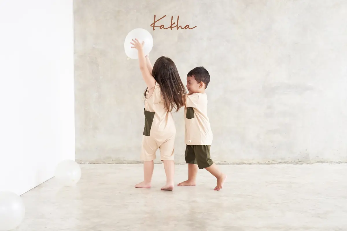 Si Kecil Aktif dan Gampang Berkeringat? Baju Main dari Kakha Series Bisa Jadi Solusinya Lho!