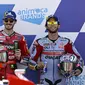 Tiga pembalap yang finis 1-3 pada kualifikasi MotoGP Aragon: posisi pertama Pecco Bagnaia (tengah), Jack Miller (kiri) urutan kedua, dan Enea Bastianini (kanan) posisi tiga. (Pierre-Philippe MARCOU / AFP)