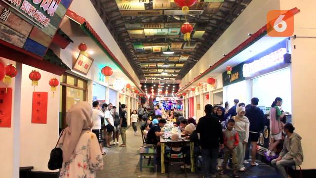 Wisata kuliner di tengah kawasan pecinan di Odeon Chinatown Kota Sukabumi (Liputan6.com/Fira Syahrin).