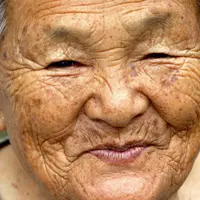 Penduduk di Okinawa, Jepang, dengan rata-rata usia 100 tahun membagikan rahasia untuk hidup sehat dan bahagia.