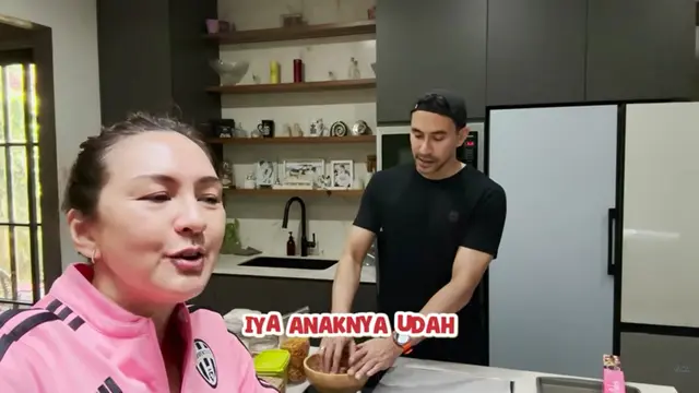 Potret Dapur Rumah Donna Agnesia dan Darius