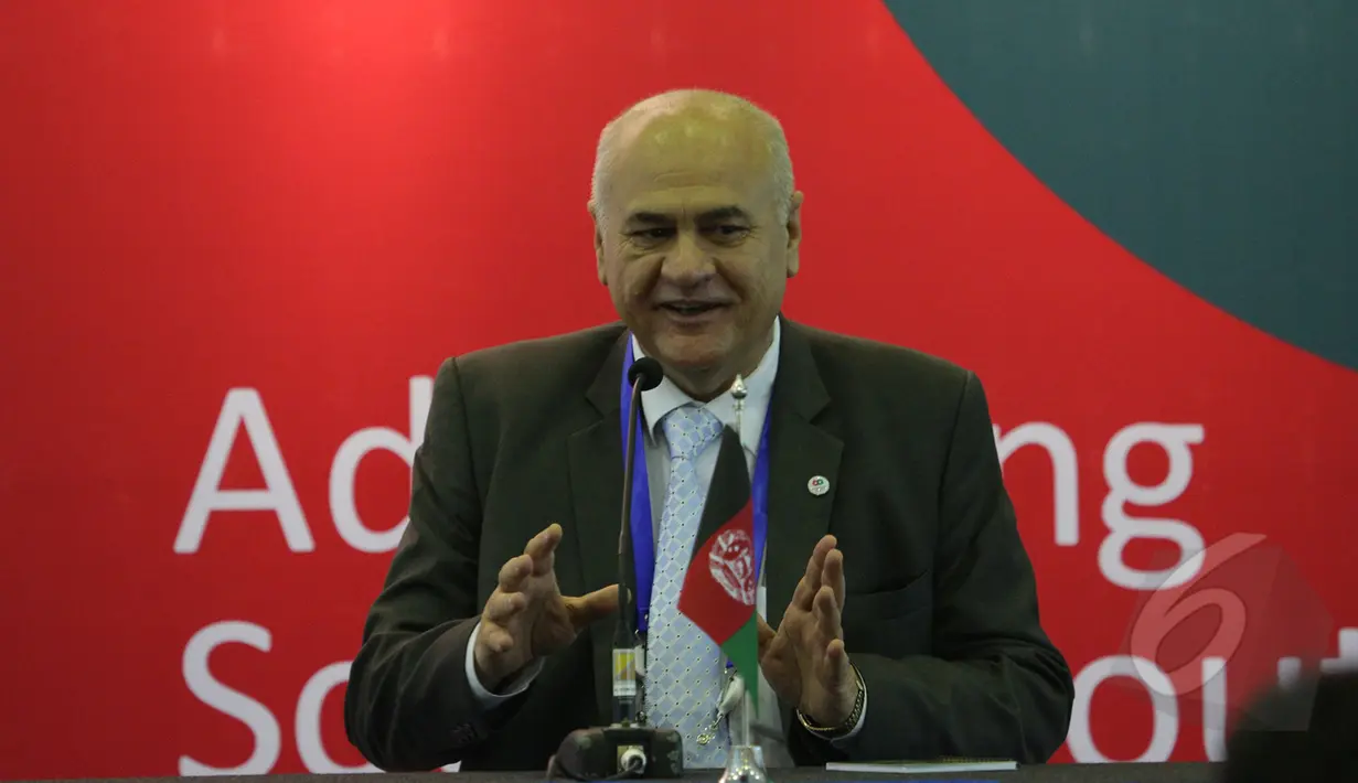 KUAI Afghanistan Amanullah Salim saat memberikan keterangan mengenai kerja sama triangular  di JCC, Minggu (19/4/2015). Indonesia dan Norwegia sepakat meneruskan kerjasama untuk memperkuat sektor sosial. (Liputan6.com/Herman Zakharia)