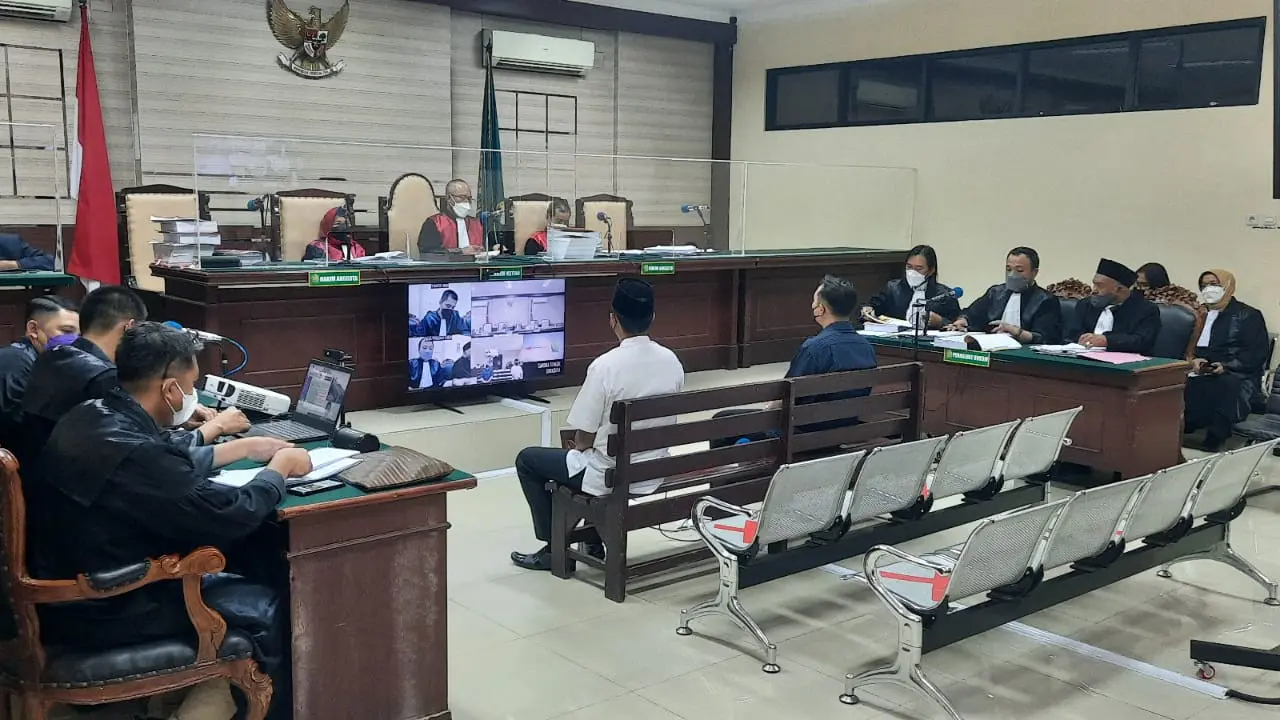 Bupati Nganjuk nonaktif Novi Rahman Hidayat saat sidang di PN Tipikor di Surabaya. (Dian Kurniawan/Liputan6.com)