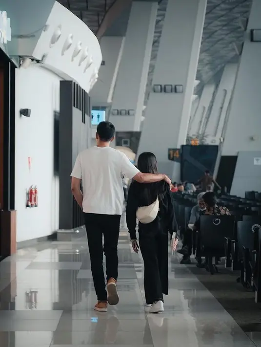 [Instagram/darius_sinathrya]