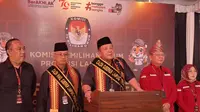 Arinal Djunaidi dan Sutono saat menyerahkan persyaratan dan berkas pencalonan Pilkada di KPU Lampung.  Foto : (Liputan6.com/Ardi).