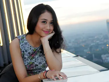 Marya Genova tampil cantik saat berkunjung ke kantor Liputan6.com, Jakarta, Sabtu (14/2/2015). (Liputan6.com/Panji Diksana)