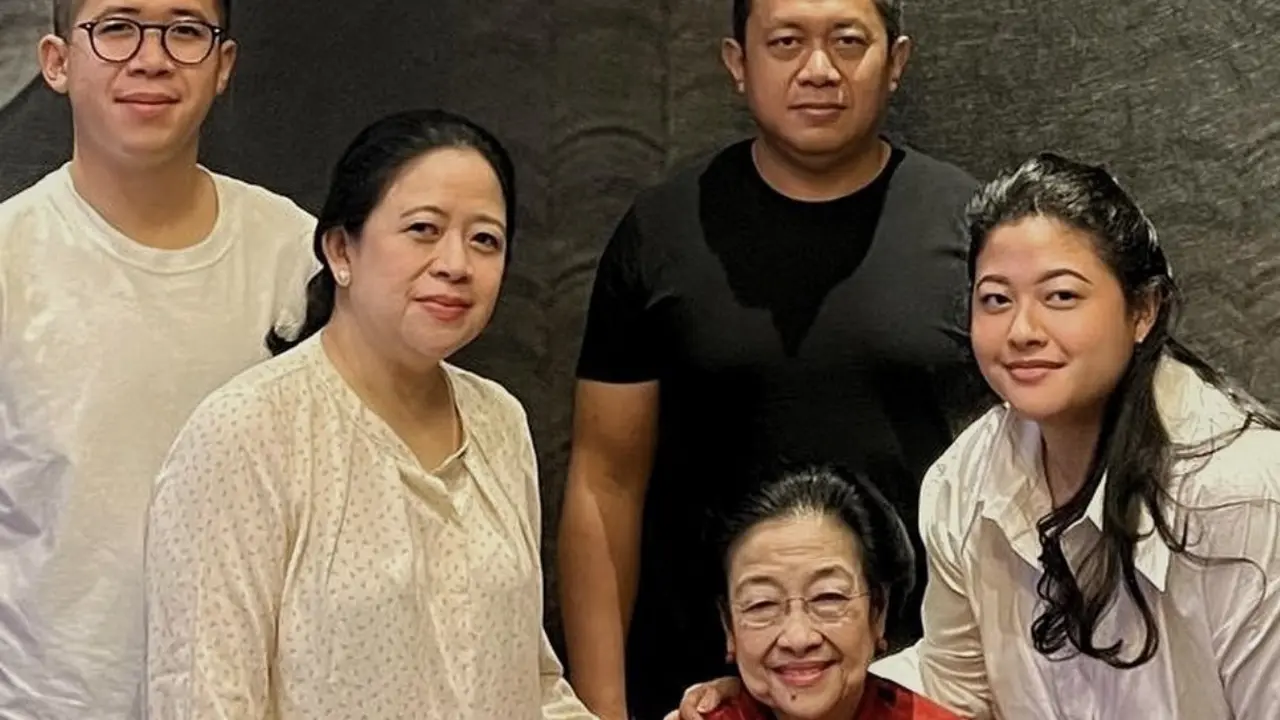 Ketua DPP PDI Perjuangan Puan Maharani unggah foto bersama Ketum PDIP Megawati Soekarnoputri dan keluarganya di Instagram.