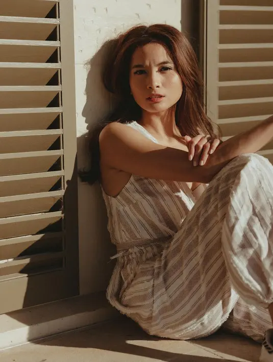 Sebelumnya, ia juga pernah berpose dalam sesi photoshoot. Lagi-lagi wajah Acha saat terpapar cahaya matahari terlihat menawan. (Liputan6.com/IG/@septriasaacha).