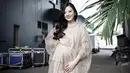 Meskipun sedang hamil 8 bulan, namun kecantikan wanita kelahiran 8 Februari 1987 itu seakan tidak pernah luntur. (Foto: instagram.com/frandaaa87)