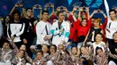 Agnez Mo bersama penarinya tampil menghibur penonton dalam Konser Raya 21 Tahun Indosiar, Istora Senayan, Jakarta (11/1/2016). Agnez Mo terlihat atraktif di panggung Konser Raya 21 Tahun Indosiar tersebut. (Liputan6.com/Gempur M Surya)