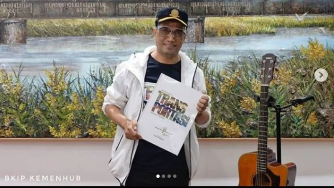 Lelang Koleksi Pribadi dan Peluncuran Buku Menhub Budi Karya Sumadi