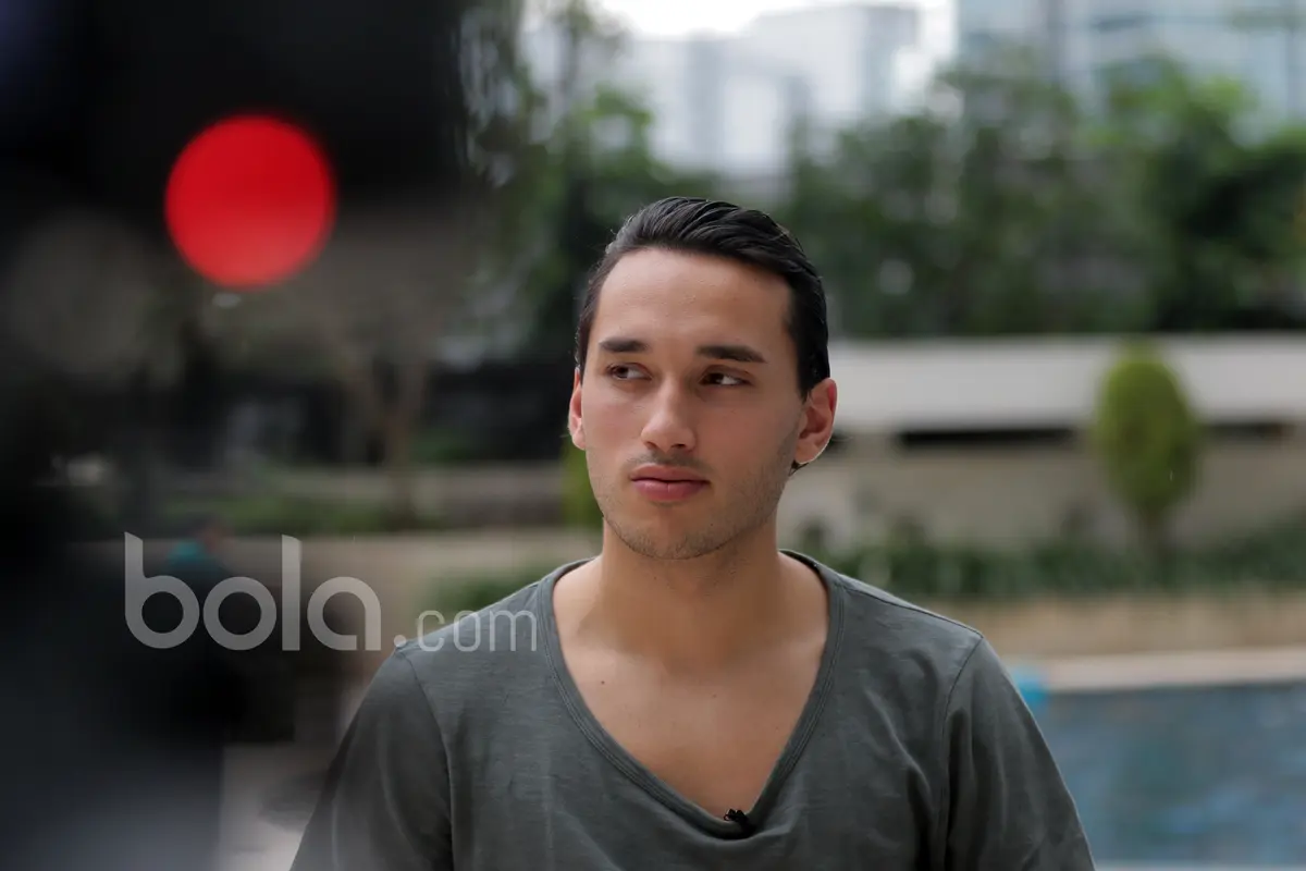 Ezra Walian