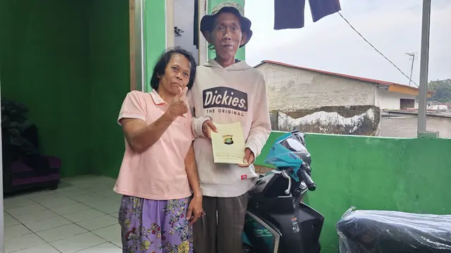 Sudrajat Penjual Es Kue Jadul Dituduh Berjualan Bahan Spons