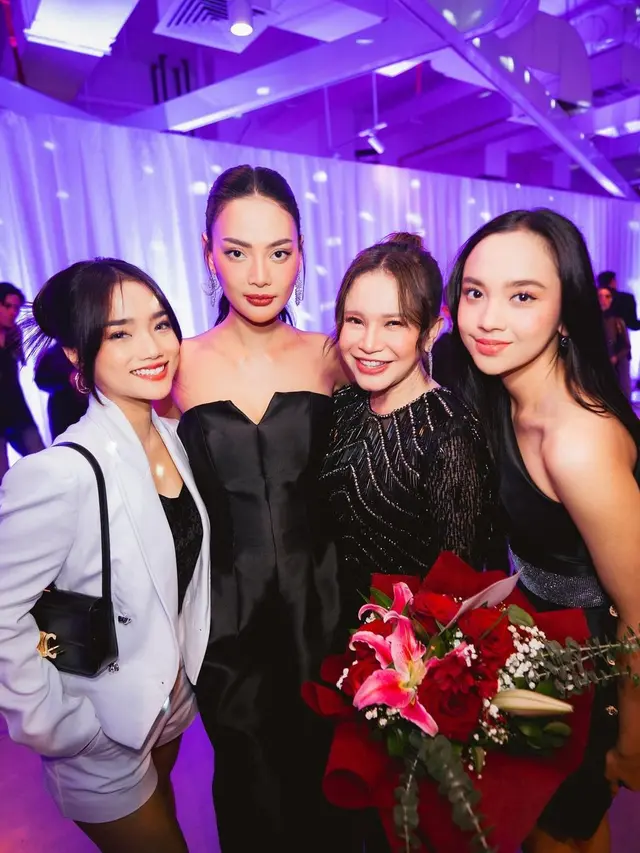 6 Potret Beda Gaya Aaliyah Massaid dan Fuji An Pakai Tas Kembaran Seharga Rp47,5 Juta saat Hadiri Acara yang Sama