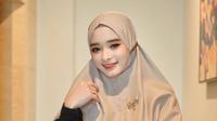 Inara Rusli tak tinggal diam kala dituding istri dominan khususnya soal uang. Ibu tiga anak ini balik menyebut Virgoun memercayakan urusan finansial kepadanya. (Foto: Dok. Instagram @mommy_starla)