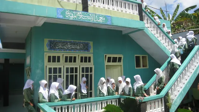 KH Hizbullah Huda atau Gus Huda, menyulap kawasan prostitusi jadi kompleks pondok pesantren, di Majenang, Cilacap, Jawa Tengah. (Foto: Liputan6.com/Imam Hamidi untuk Liputan6.com)