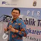 Gubernur DKI Jakarta, Basuki T Purnama memberikan kata sambutan saat meresmikan RPTRA Tahap II di Jakarta Barat, Kamis (18/2). Pembangunan RPTRA bertujuan sebagai ruang publik bagi warga. (Liputan6.com/Immanuel Antonius)