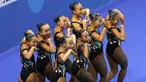Tim renang indah Indonesia beraksi di nomor Team Technical & Free Routine SEA Games 2015 yang berlangsung di OCBC Aquatic Arena, Singapura. Rabu (3/6). Tim Indonesia meraih perunggu di nomor ini. (Bola.com/Arief Bagus)