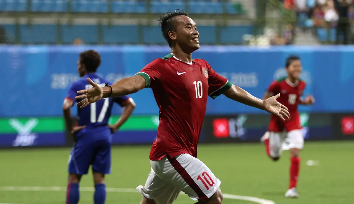 Ekspresi Wawan Pebriyanto setelah mencetak gol kelima Indonesia U-23 ke gawang Kamboja U-23. (Bola.com/Arief Bagus)
